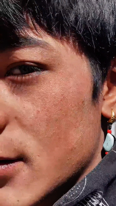 Does Tibetian boy explode overnight fire to turn over? Praise he is OK, hold in both hands kill be no good