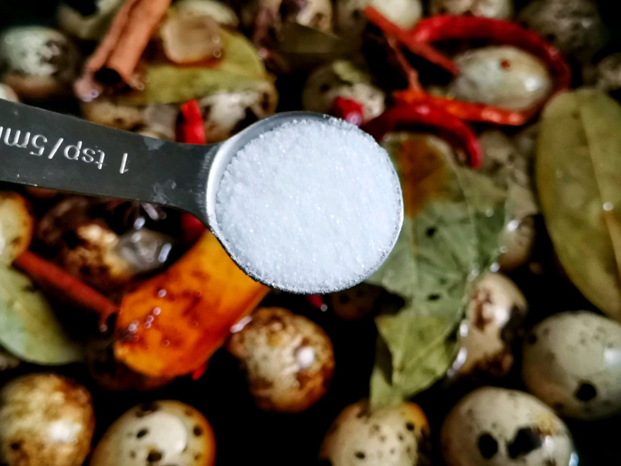 家常五香卤鹌鹑蛋，做法简单，Q弹好吃，一口一个停不下来