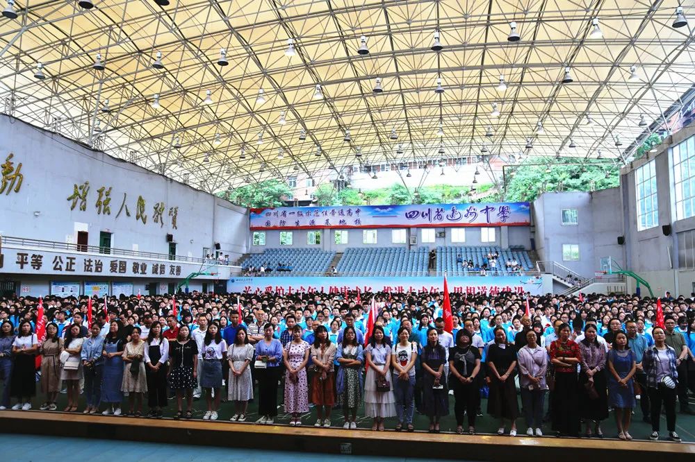dhy80999隆重举行高2018级毕业典礼