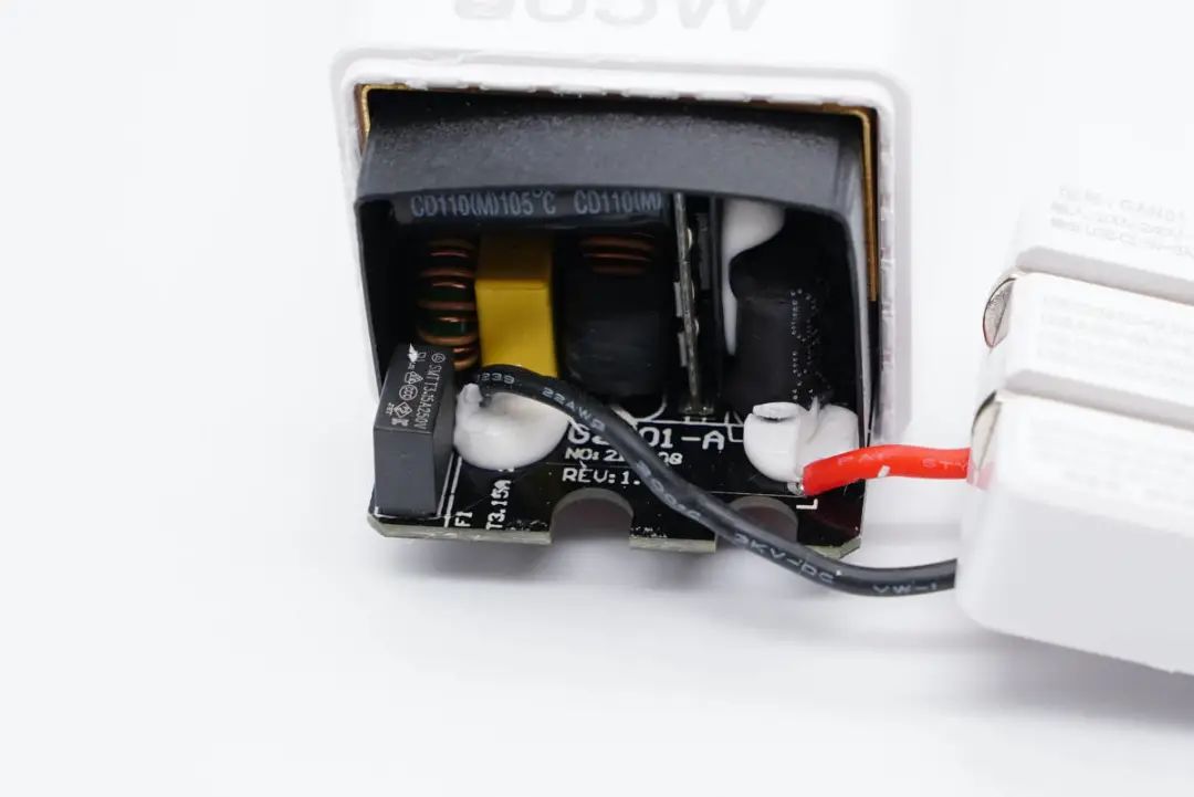 加油中国芯！拆解一款国产GaN器件的65W氮化镓快充