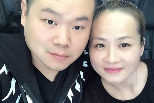 岳云鹏老婆术后首晒照，头发光头变毛寸，自称虎头虎脑真德勇