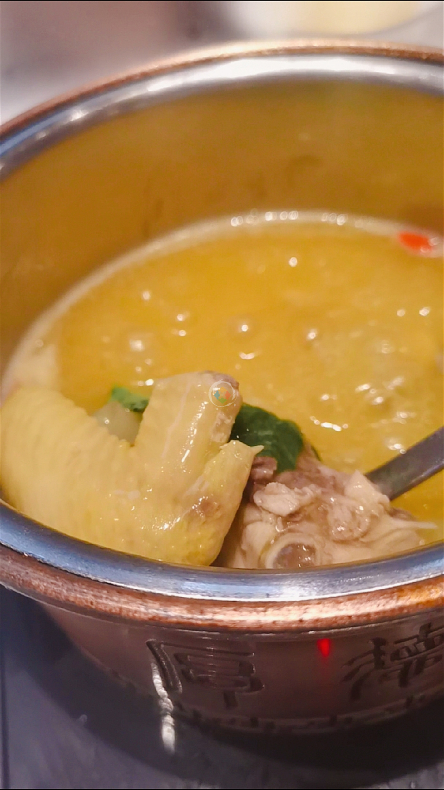 火锅独家蘸料配方，牛肉酱搭配韭菜花，点睛之笔是一勺香油