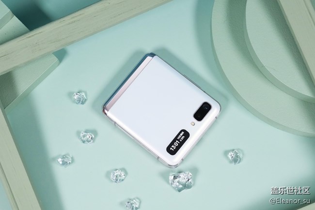 静谧优雅 三星Galaxy Z Flip 5G密境白美图照片赏