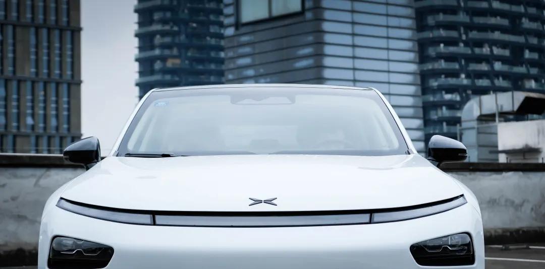 坐进小鹏P7车里，你开的不是车，而是未来