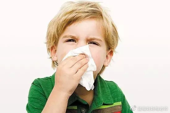孩子為什麼總是挖鼻屎？ 不一定是喜歡，很可能是三種警示