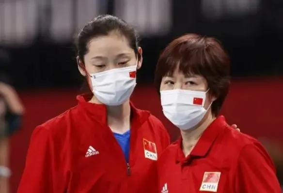 大智慧！郎平退役后第一次公开发声，3个词语直击要害：问心无愧