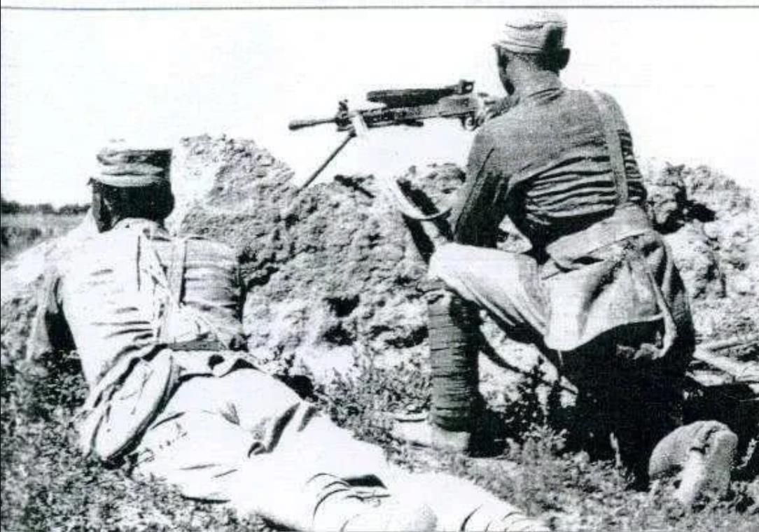 吃鸡里的大盘鸡，上甘岭上的唱片机，一挺机枪