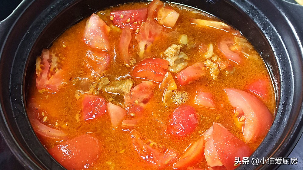 西红柿炖牛腩不要直接下锅炖，记住2个技巧，牛腩软烂入味，真香