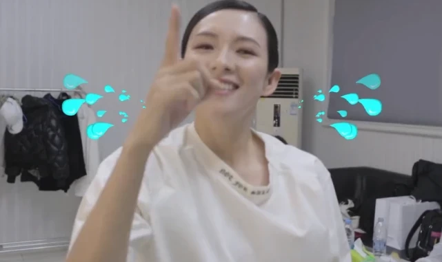 章子怡產(chǎn)后半年復(fù)工，挑戰(zhàn)平板撐產(chǎn)后恢復(fù)好，汪峰暖心等回家開飯