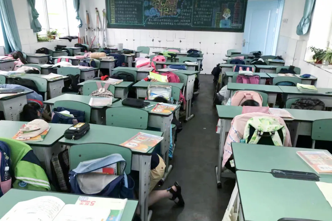 扎实演练 守护平安——双流区公兴小学2020年防震避险应急演练