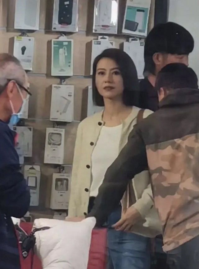 高圆圆生娃后迅速衰老，最新剧照满脸皱纹，沧