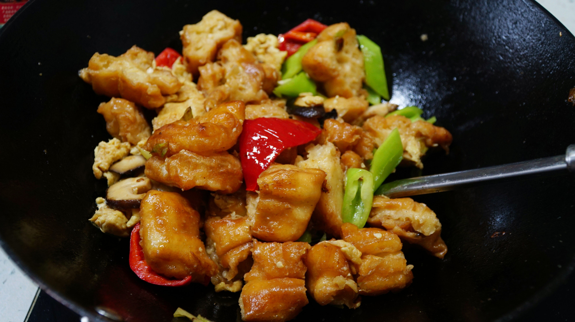 不管剩馒头剩油条，我家从不蒸着吃，学会一招