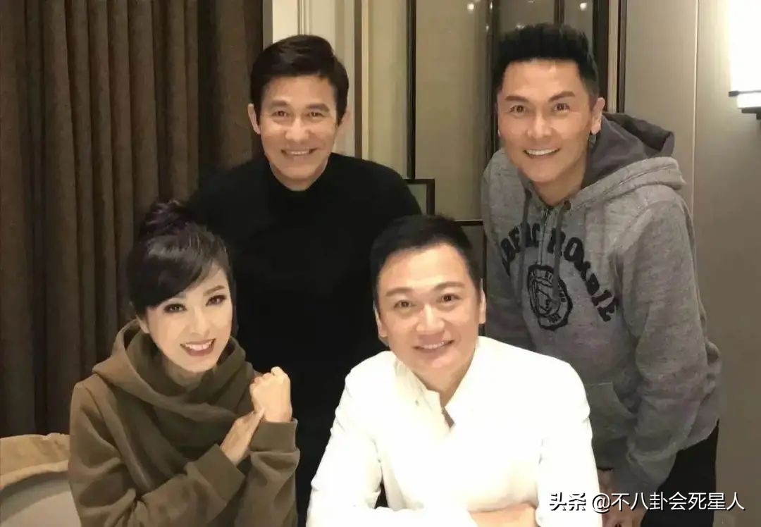 香港藝人聚會也有圈子之分，富豪明星一起玩，過氣藝人扎堆內(nèi)地