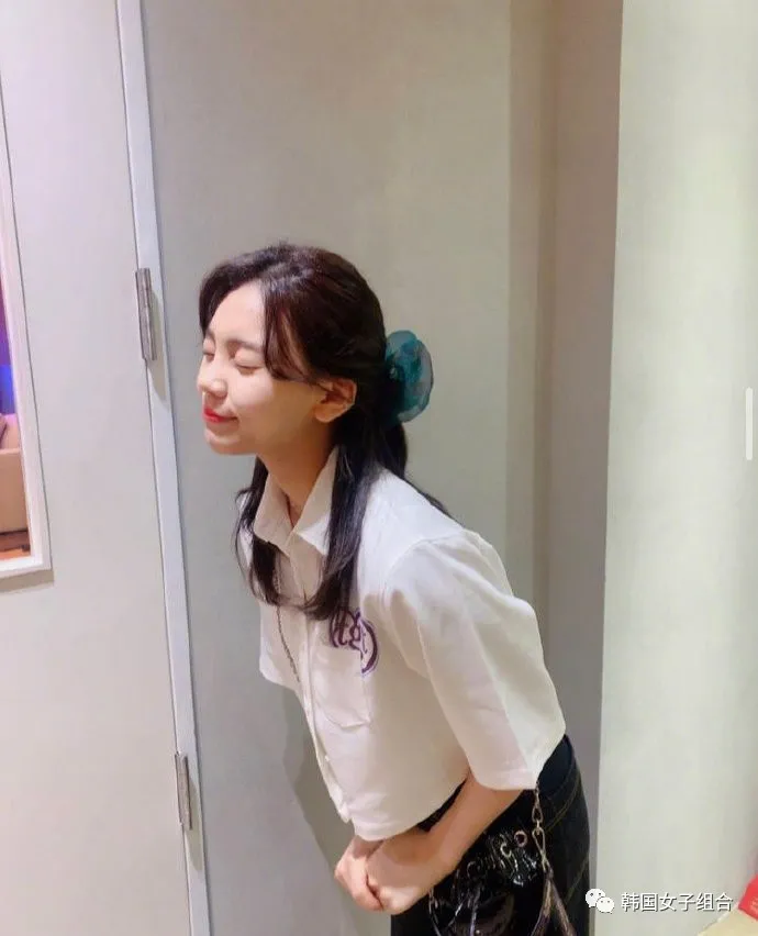 女爱豆们的半绑发造型,可爱又温柔