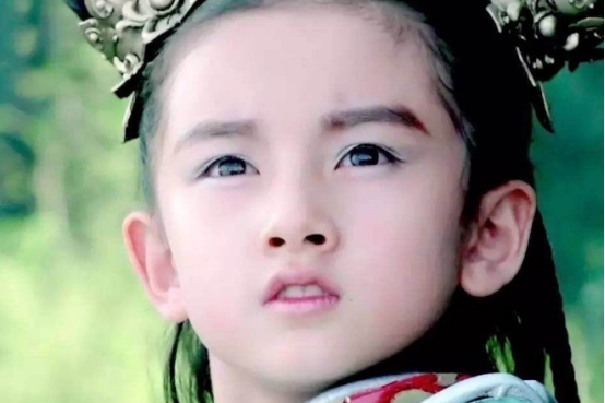 在娱乐圈中，有萝莉气质的女艺人，宋祖儿让人