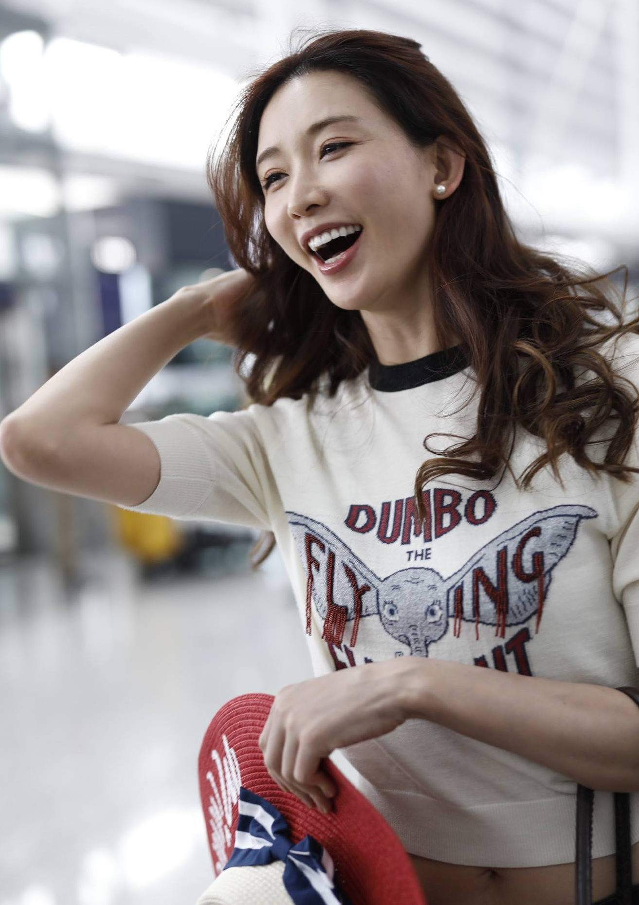 45岁林志玲婚后了不得，牛仔裤这么紧照样穿，简