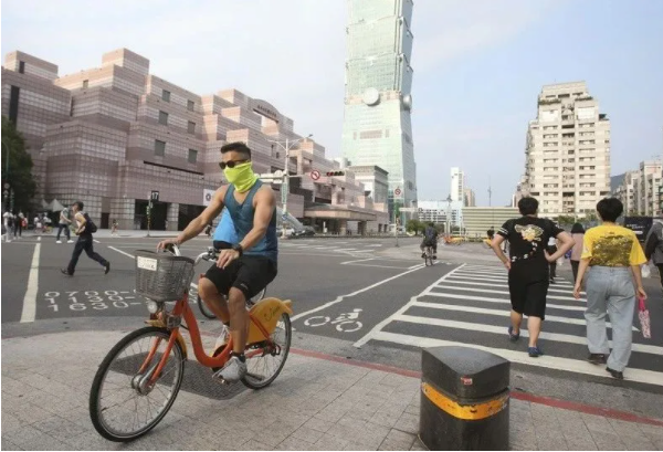 “台灣奇蹟”真相曝光，台當局這波自誇慘遭網友打臉；移居台灣的黃絲想回港打疫苗？ 港府反應神速值得點贊