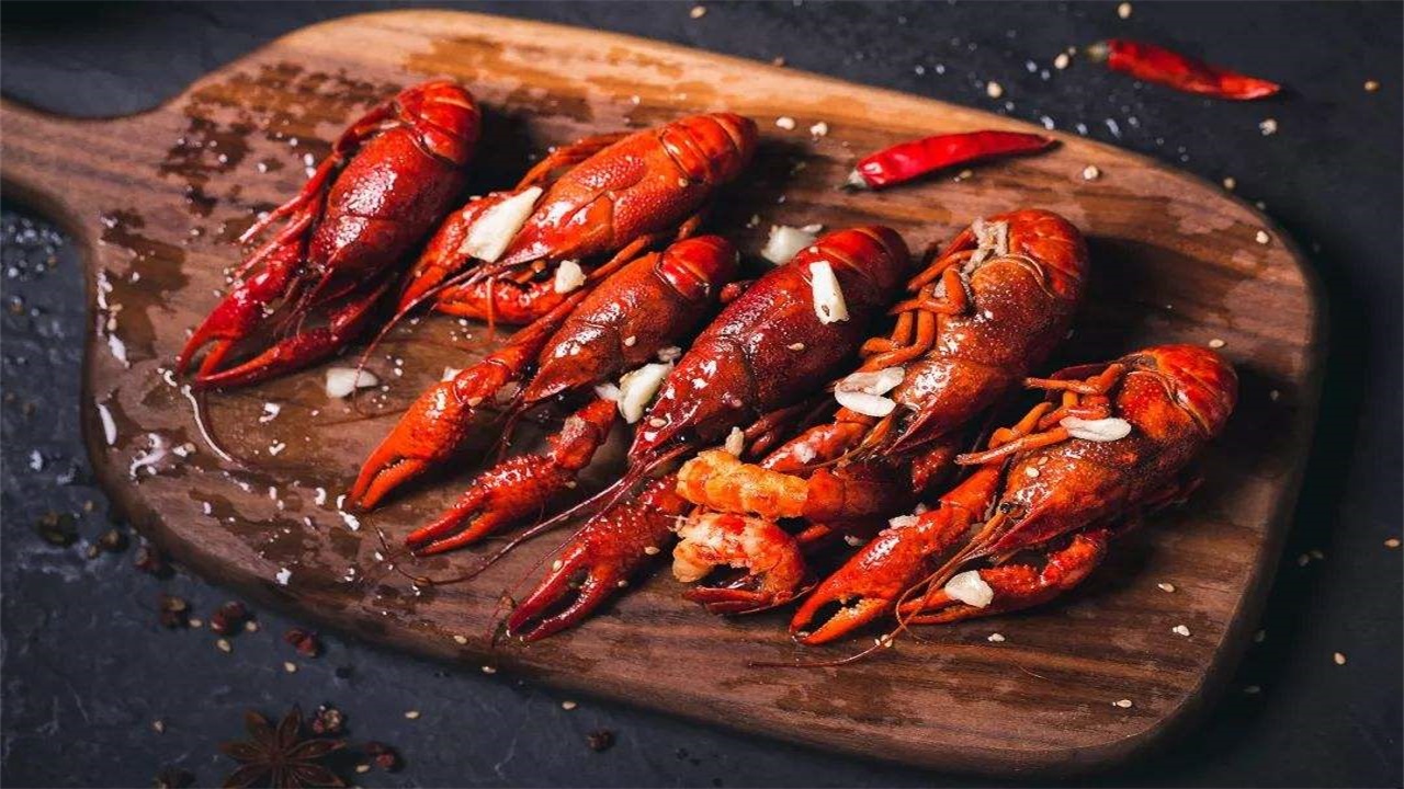 小龍蝦被眾人喜愛(ài)，那為何廣東人作為“資深吃貨”，卻并不熱衷？