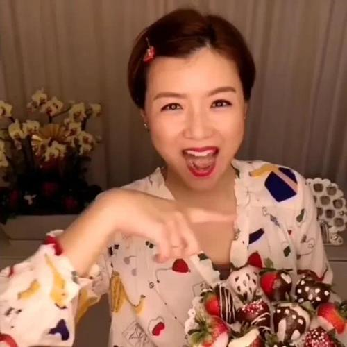 笑容超甜的女星：孙艺珍笑容太暖了，好彩妹笑