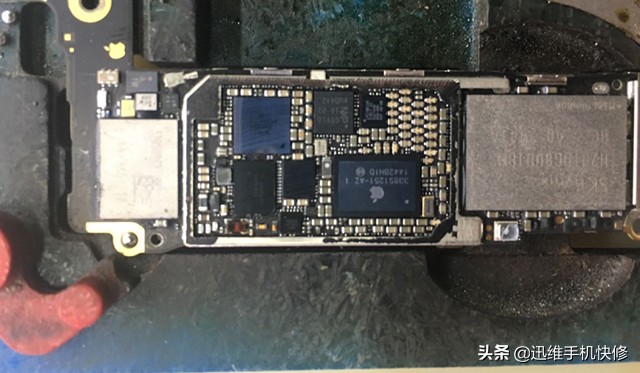 iPhone触碰不灵造成的二次检修，拆换两个元器件iPhone极致修补