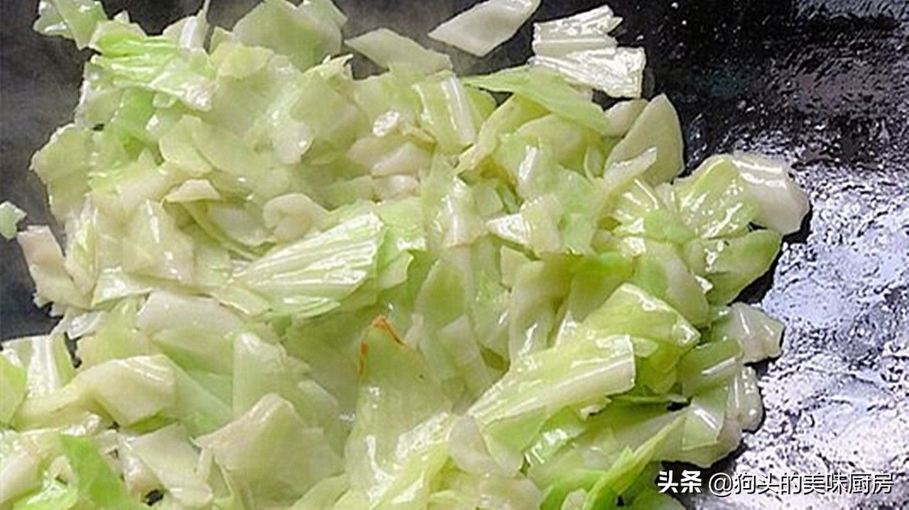 最爱素包子的这个馅，颜色翠绿不发黄，香而不腻，清淡美味吃不腻