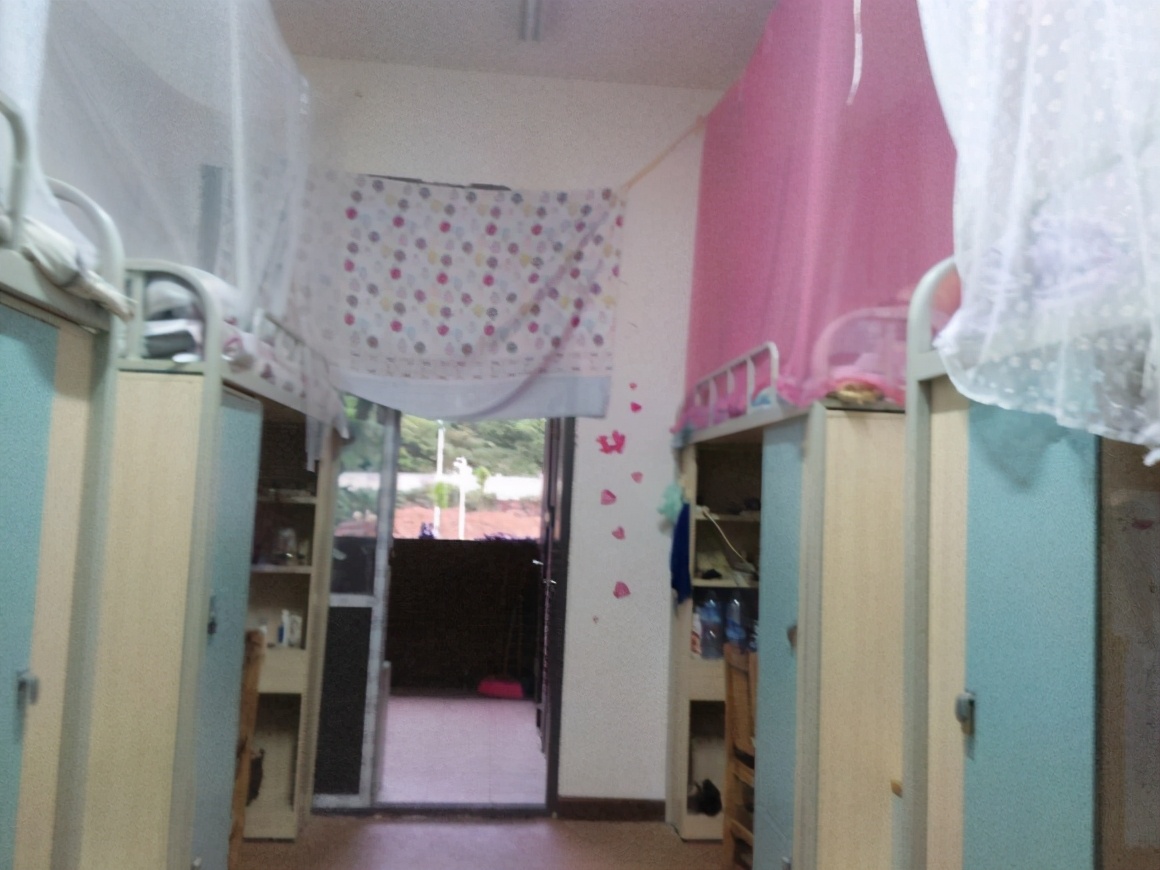 貴州財經(jīng)大學為什么分低,貴州財經(jīng)大學值得去么(圖4) 貴州財經(jīng)大學為什么分低,貴州財經(jīng)大學值得去么(圖4)