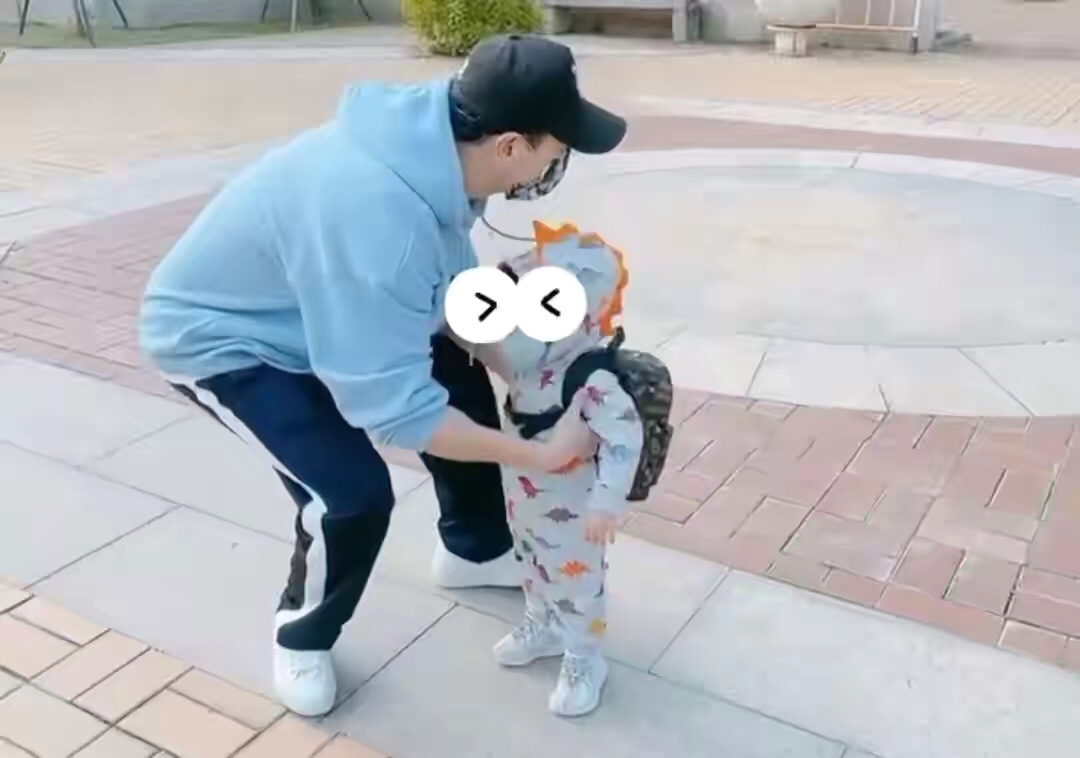 安以軒曬子女近照，66提前送母親節禮物，女兒娃寶側臉和媽媽超像