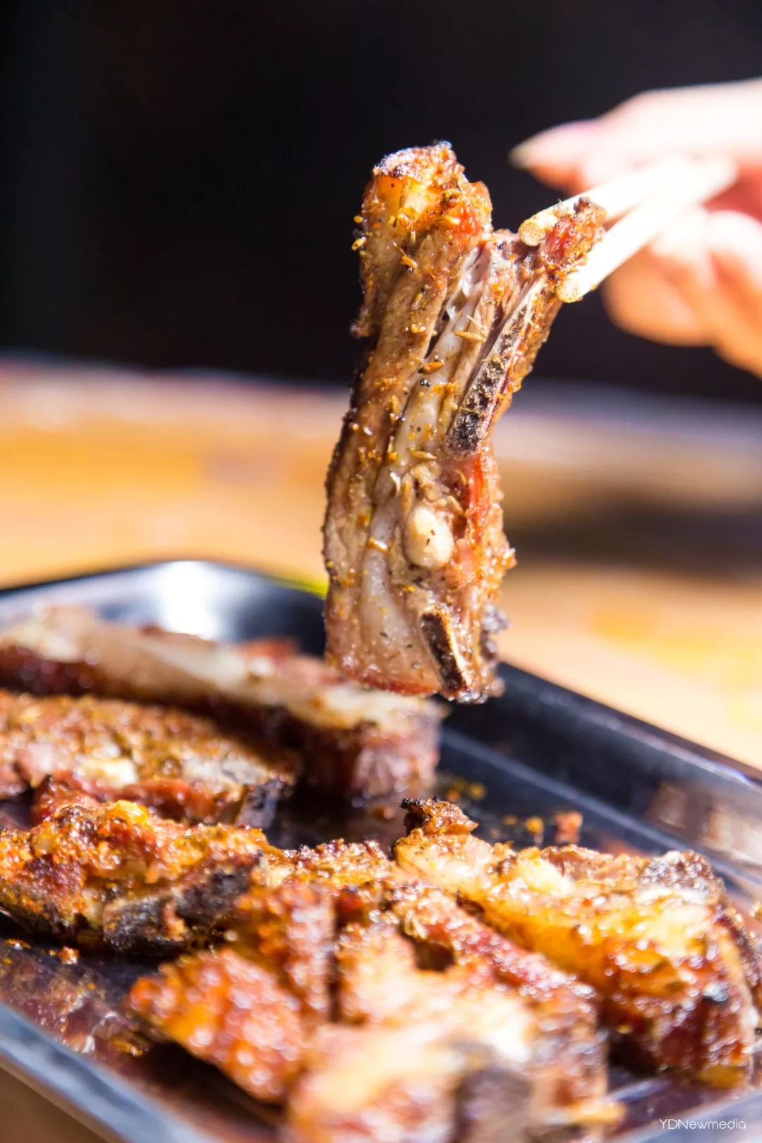 走进深夜的武汉南湖，只想说腐败至极