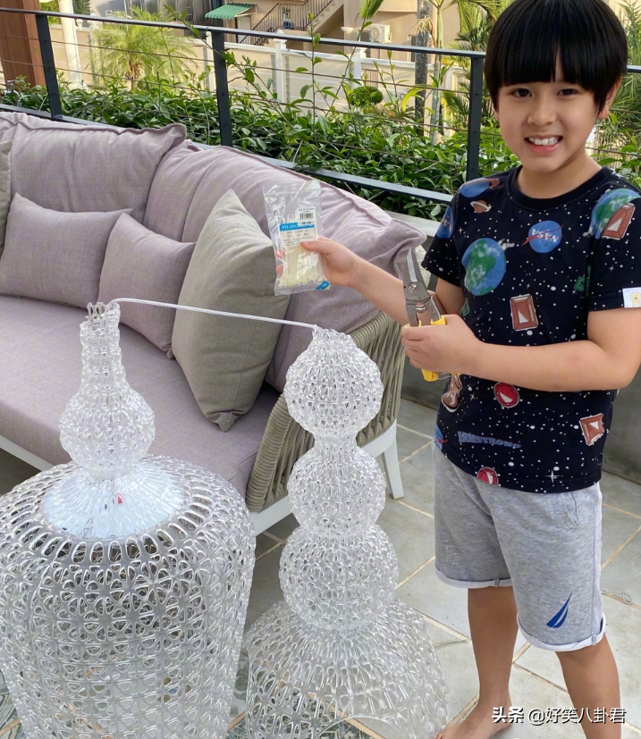 吴尊晒孩子日常照，10岁Neinei长成大姑娘，Max“复刻”爸爸的脸