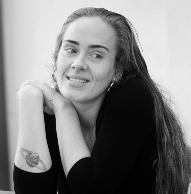 阿黛爾瘦身後變自信！ 三張慶生照一張比一張驚艷，美回18歲少女了