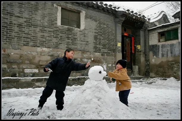 津门网吴强:《光影四九城》之三十八红墙白雪