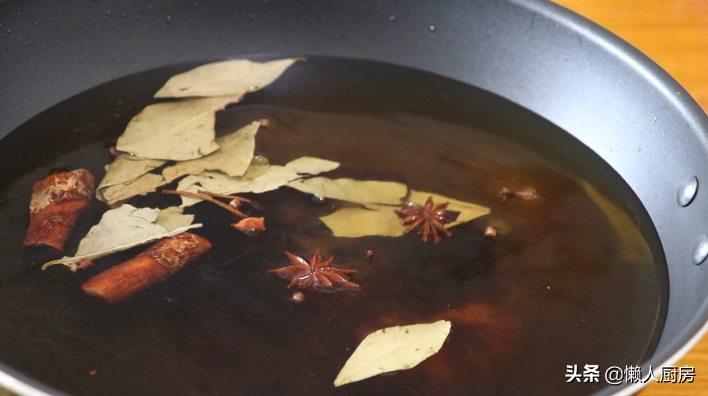 想吃焦糖瓜子不用买，自己在家就能做，一煮二晒三烤制3步搞定