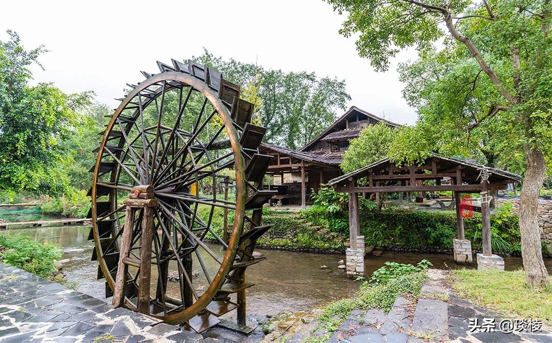 The owner spent 11 years investing 400 million yuan to build an ancient village with very few tourists