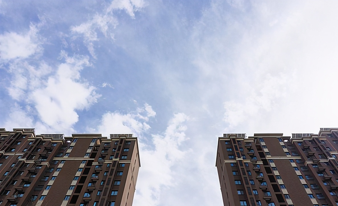 2021年，“咬牙买房”还是“尽快卖房”房地产商