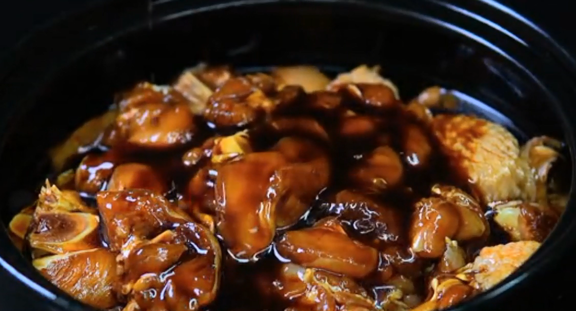 蔥油燜雞懶人做法：不放一滴水，出鍋嫩滑爽口，蔥香味十足