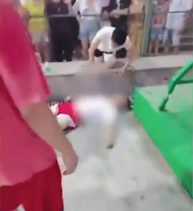湖南24岁小伙打篮球时猝死，知情人：下午打了全场比赛，晚上又打