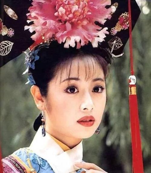 林心如戴女兒髮箍玩自拍，45歲秀懟臉全素顏，顏值超耐打