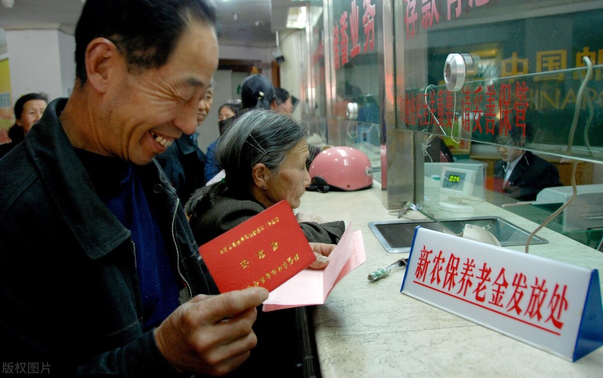 新农保是什么？每年交1000元，交满15年后每月能