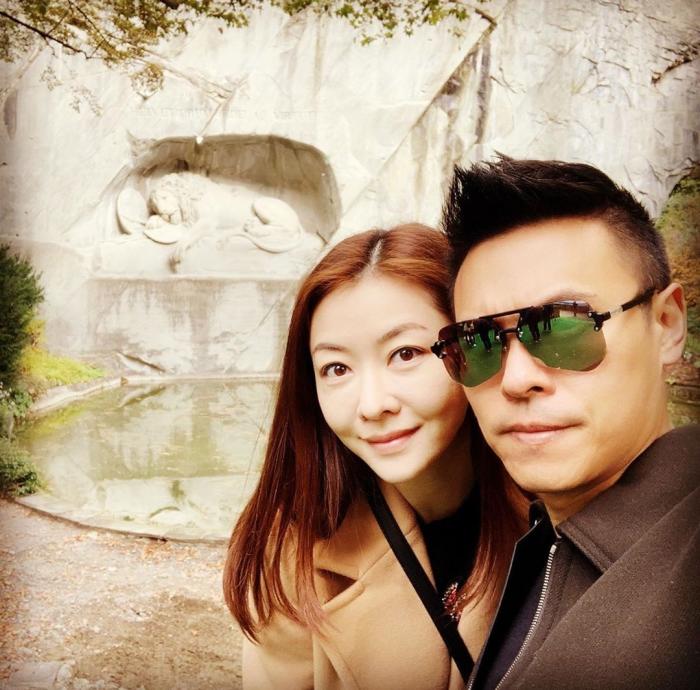 郭可颂晒全家福庆生，高调示爱熊黛林，双胞胎女儿手绘卡片送爸爸