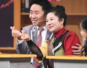 杨迪妈妈将沈腾认成王一博，场面爆笑，网友：阿姨太可爱了