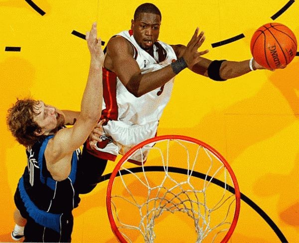 25岁以下带队进总决！NBA近15年只有5位巨星，布克有望复刻闪电侠