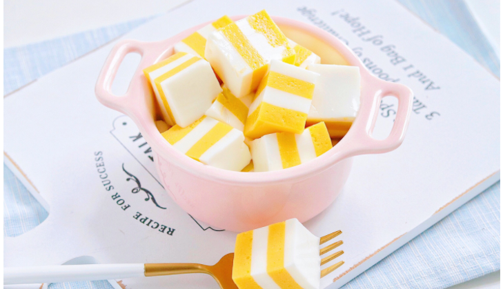 1个芒果，1袋酸奶，教你在家做芒果千层糕，入口香甜真好吃