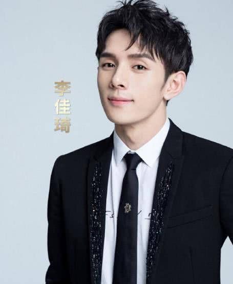 李佳琦上综艺没有滤镜，真实颜值曝光，网友：