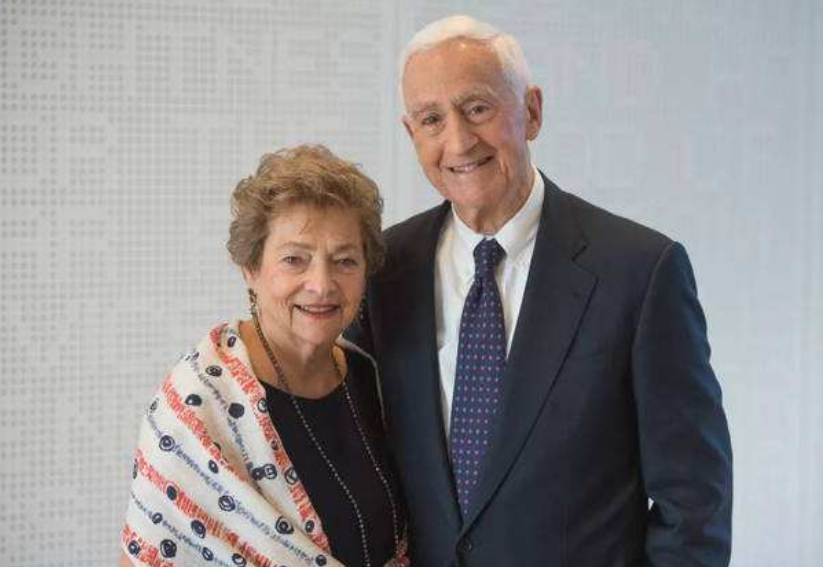 美国老头罗伊为救人，把值20亿的疫苗，以700万美元卖给中国