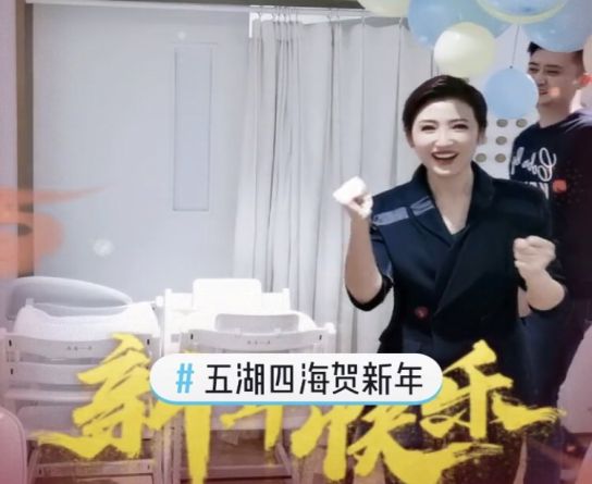 24岁进央视，32岁火炬手，娶BTV花旦春妮，“新国脸”刚强逆袭记