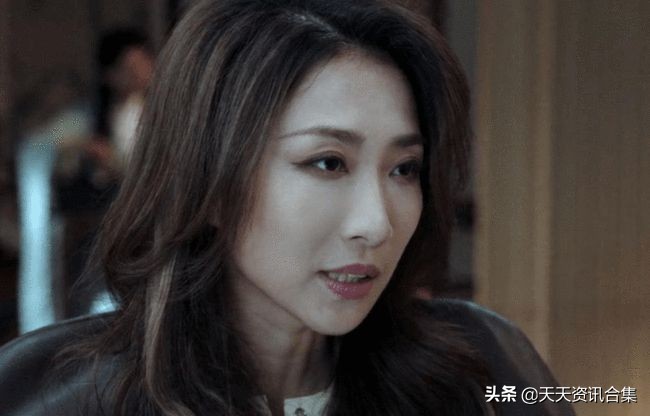 孙红雷与妻子深夜遛弯，网友：雷哥把媳妇养得好，脸都比他胖一圈