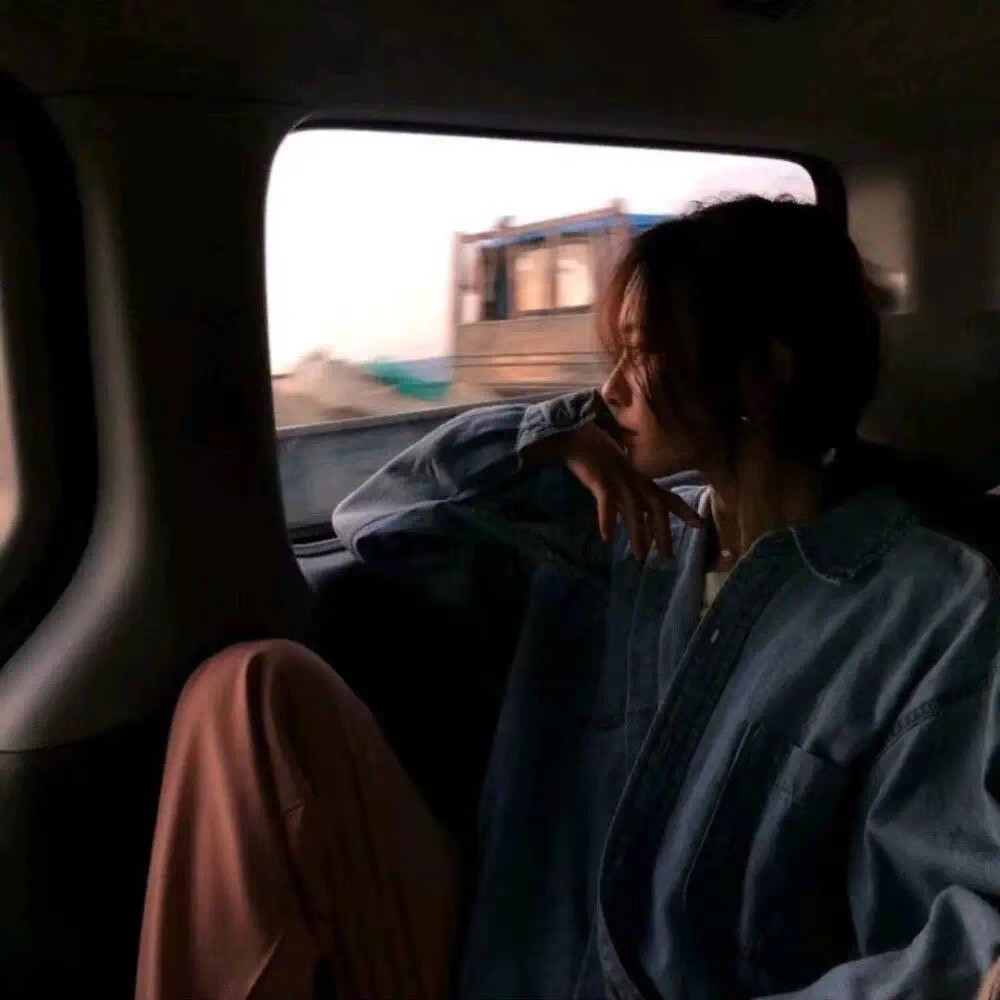 扎心催泪文案，成年人的崩溃往往就在一瞬间