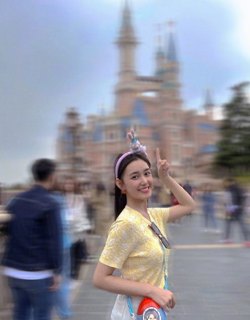 迪士尼五週年，星二代云集：孫莉女兒穿漢服，楊威曬雙胞胎姐妹花