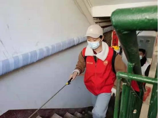 95后女孩孟洁冰 公益路上传递温暖