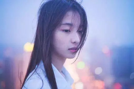 十句爱情语录:一个人愿意奋不顾身 另一个人才愿意托付终身图片